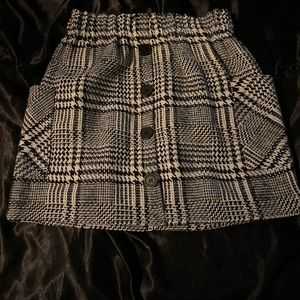 Tweed houndstooth short skirt with pockets